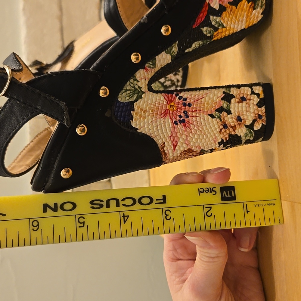 Chase + Chloe Floral Platform Heels - Picture 8 of 10